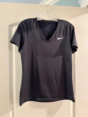 Nike Dri-FIT V-Neck Black Medium Like New